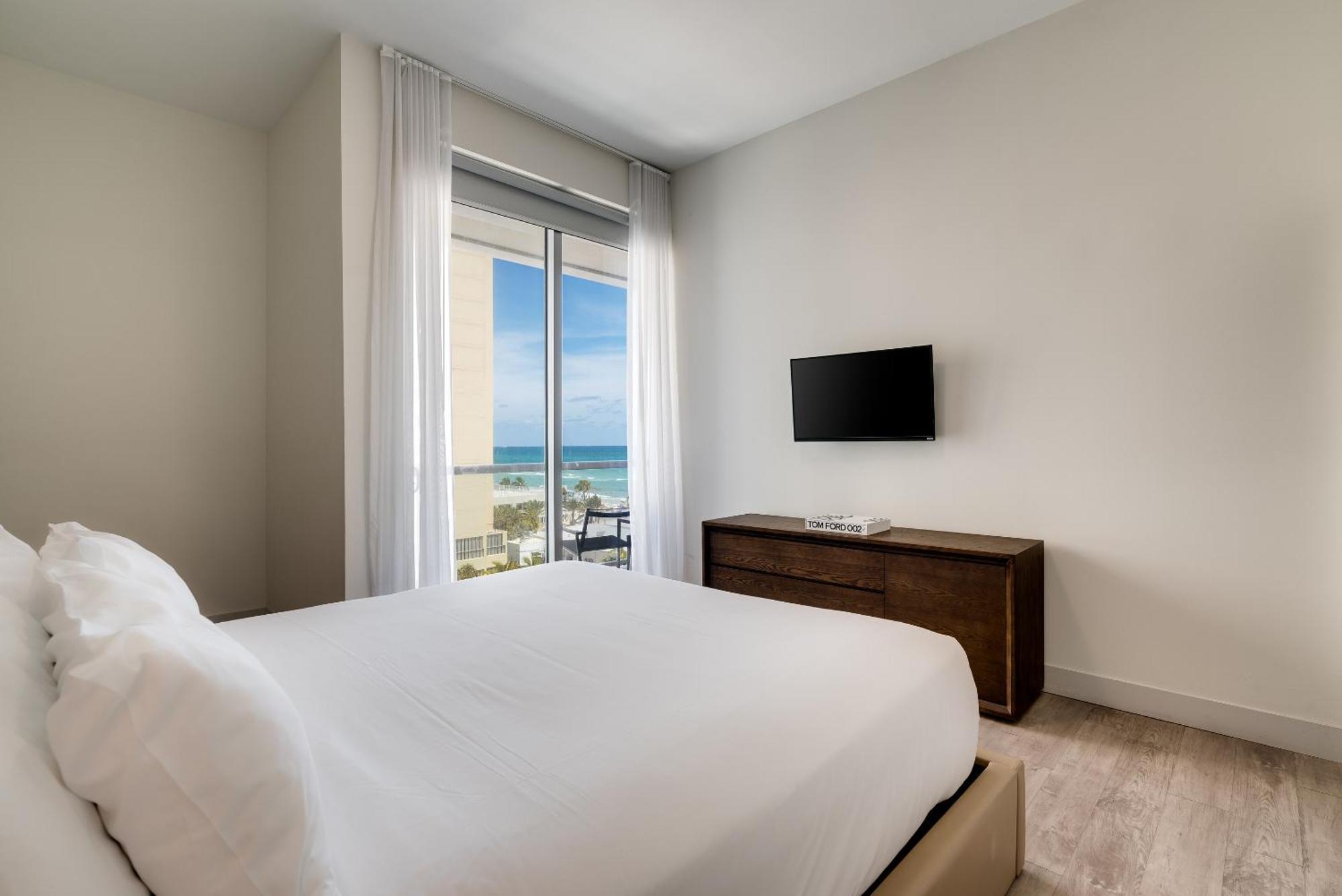 Costa Hollywood Beach Resort - An All Suite Hotel Buitenkant foto